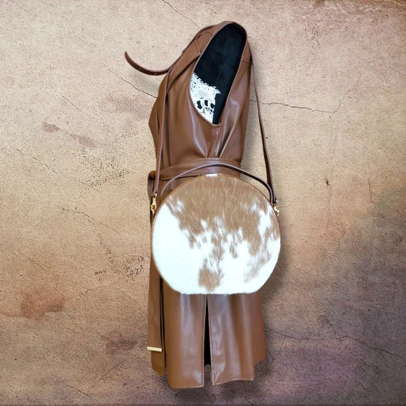 DKNY KOREA SAMPLE Brown & White Plush Hide Texture Canteen Crossbody One Off Bag - Picture 4 of 17